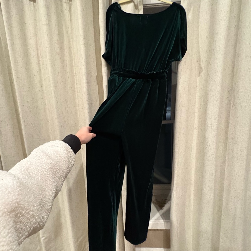 Chic Velvet Wrap Jumpsuit in Deep Green - Picture 3 of 9